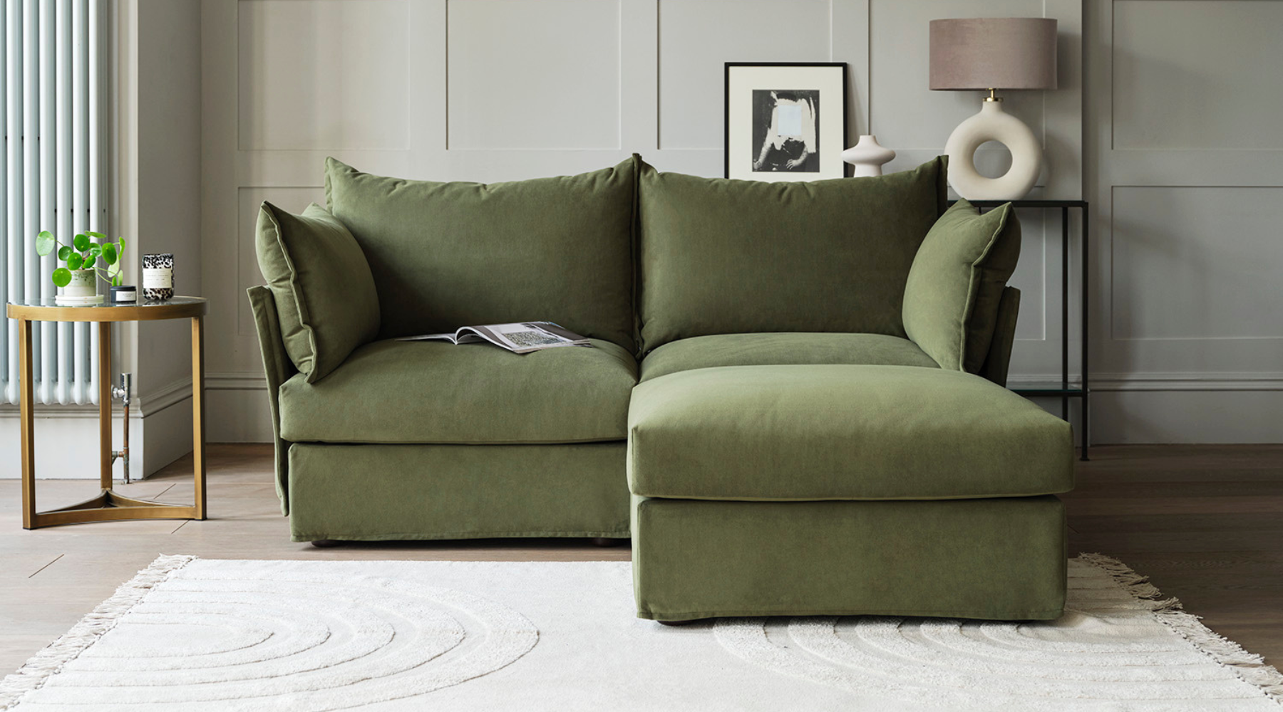 Living room looks with green sofas – Swyft