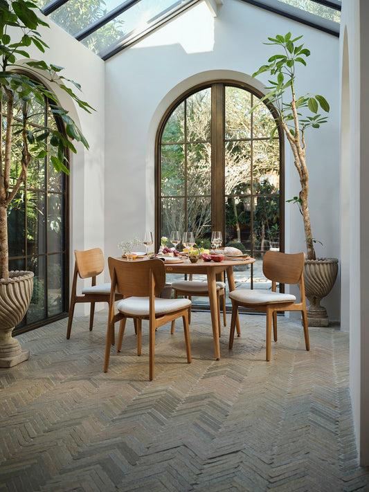 Which Dining Chairs Should I Pair with a Round Dining Table?