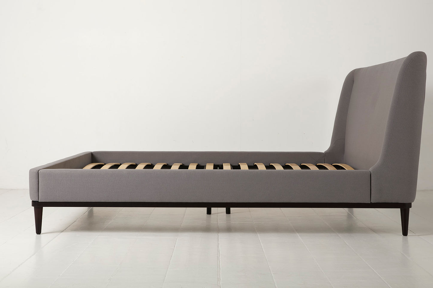 Bed 02 Super King Sized Bed, Risso