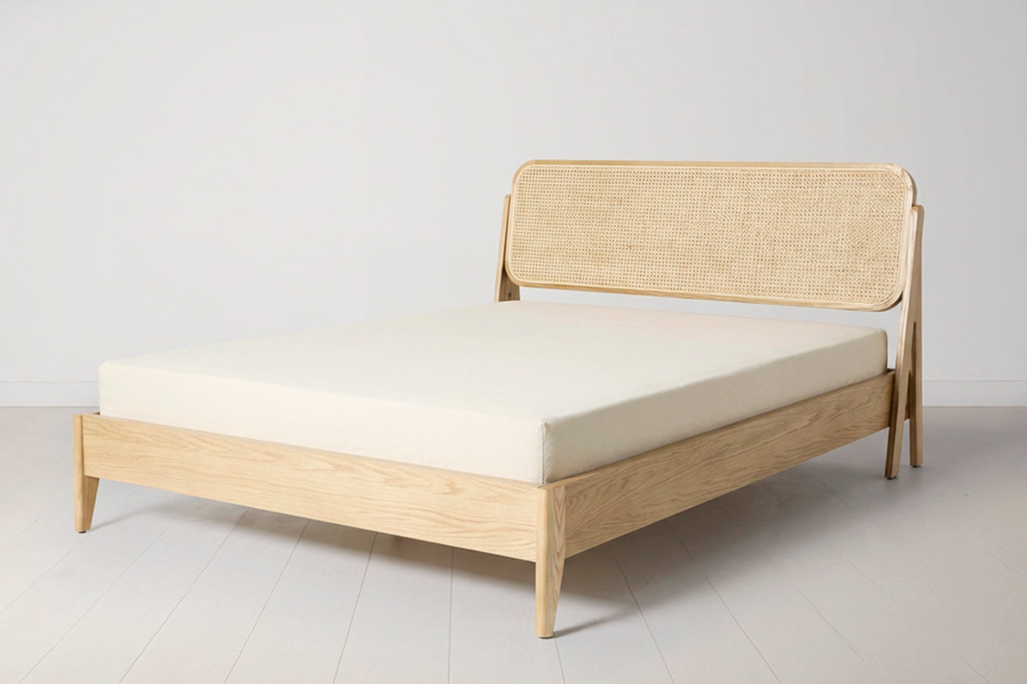 Bed 04 King Sized Bed, Oak