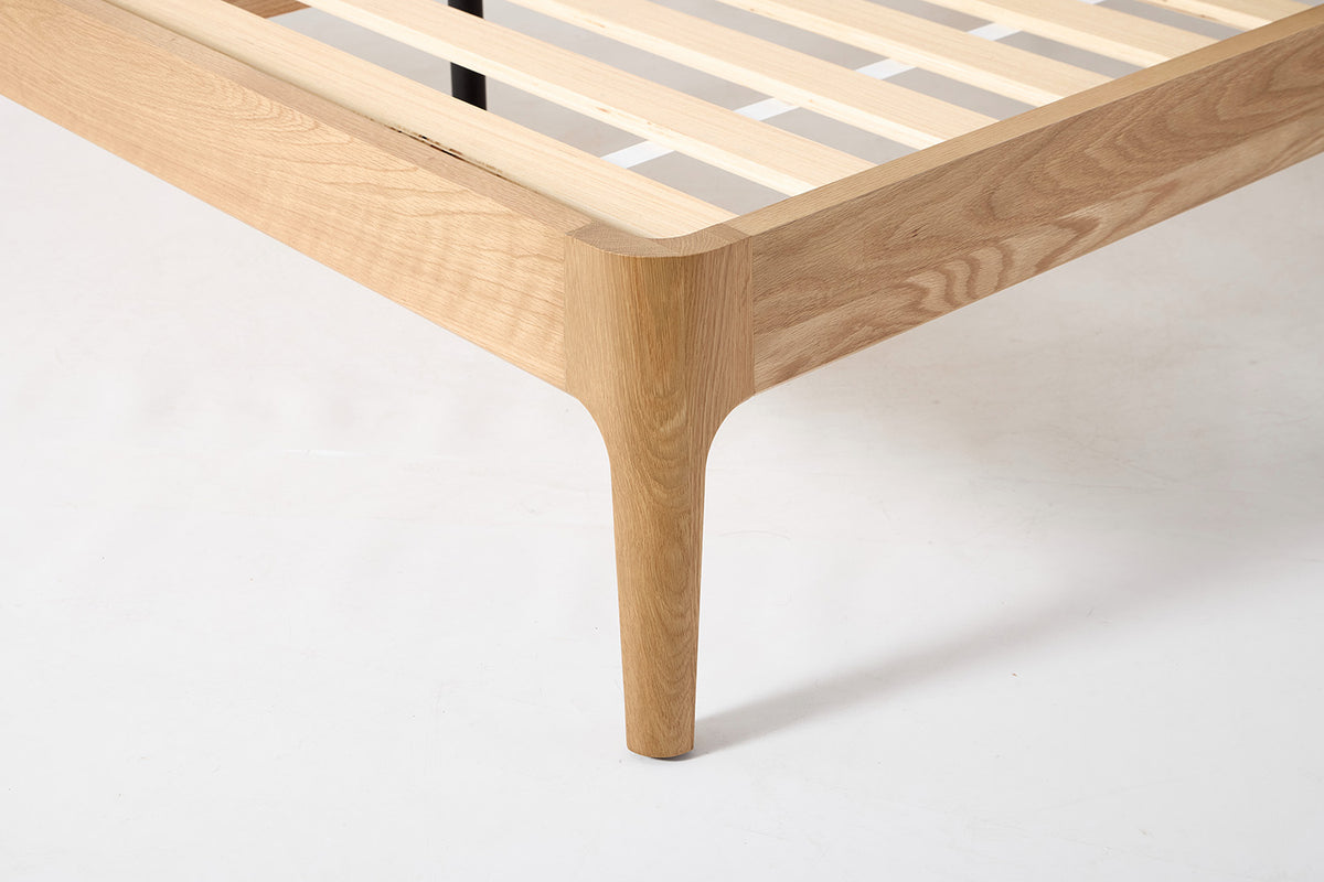 Bed 05 Double Bed, Oak / Vine