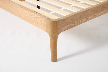 Bed 05 King Sized Bed, Oak / Vine