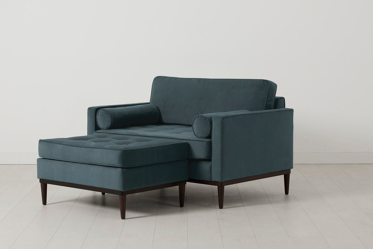 Loveseat in blue velvet
