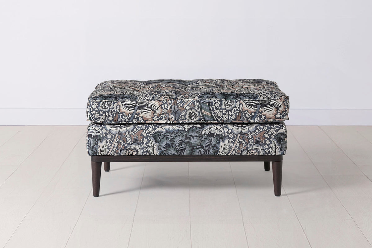 Model 02 Ottoman, Wandle