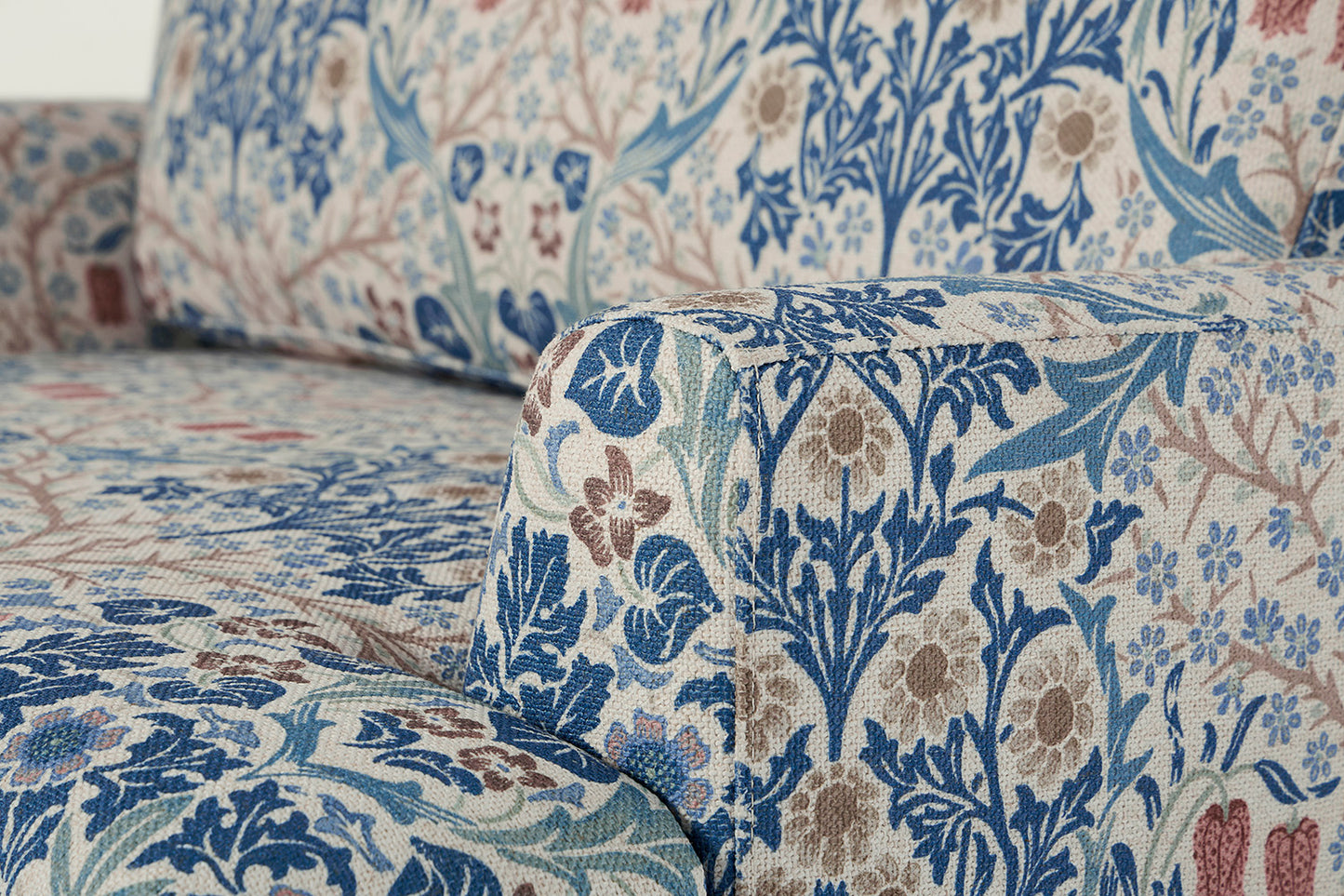 Model 05 Loveseat