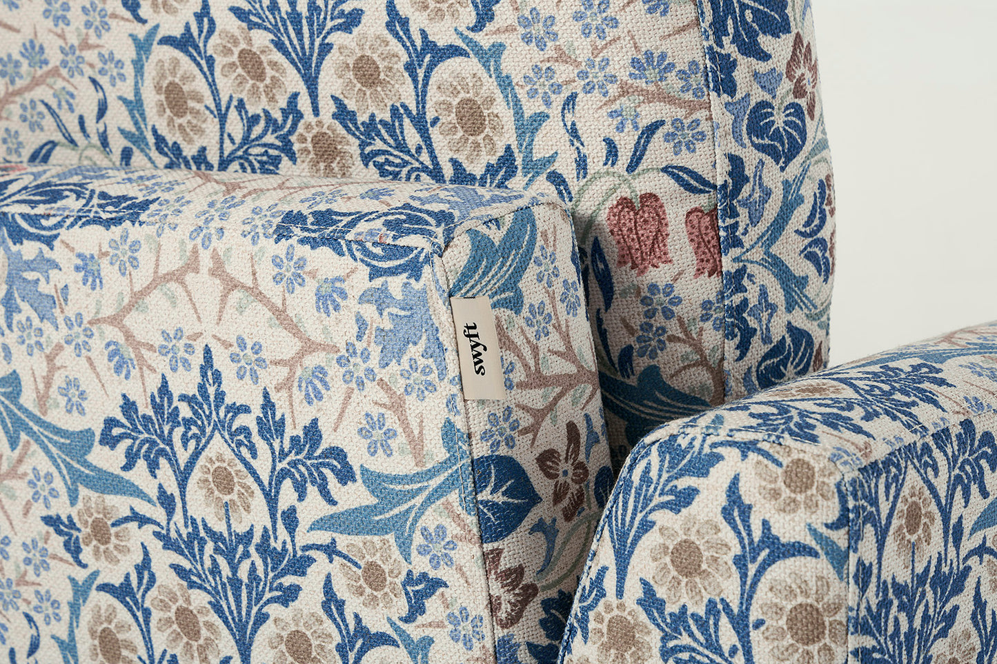 Model 05 Loveseat