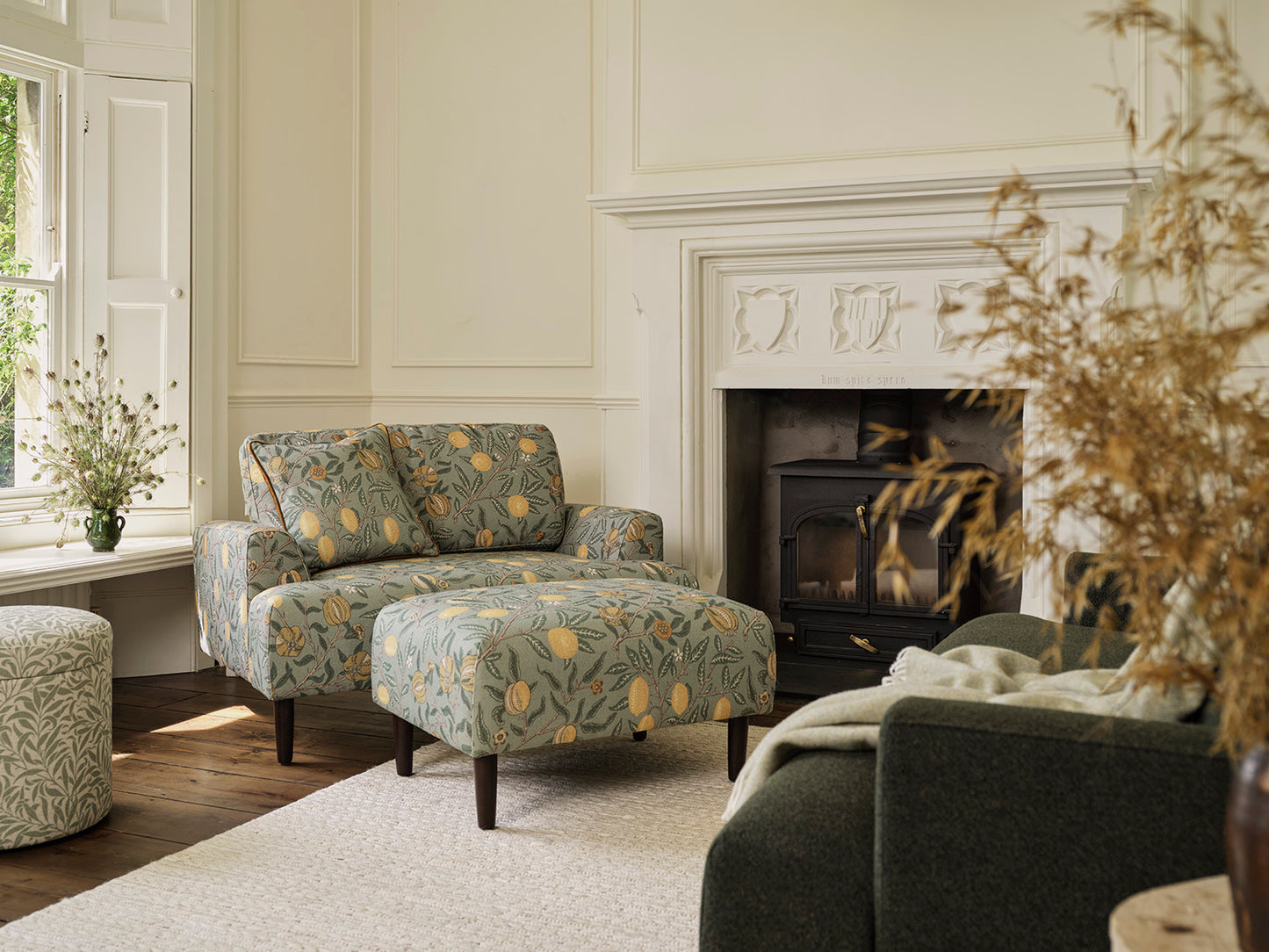 Model 05 Loveseat, Fruit