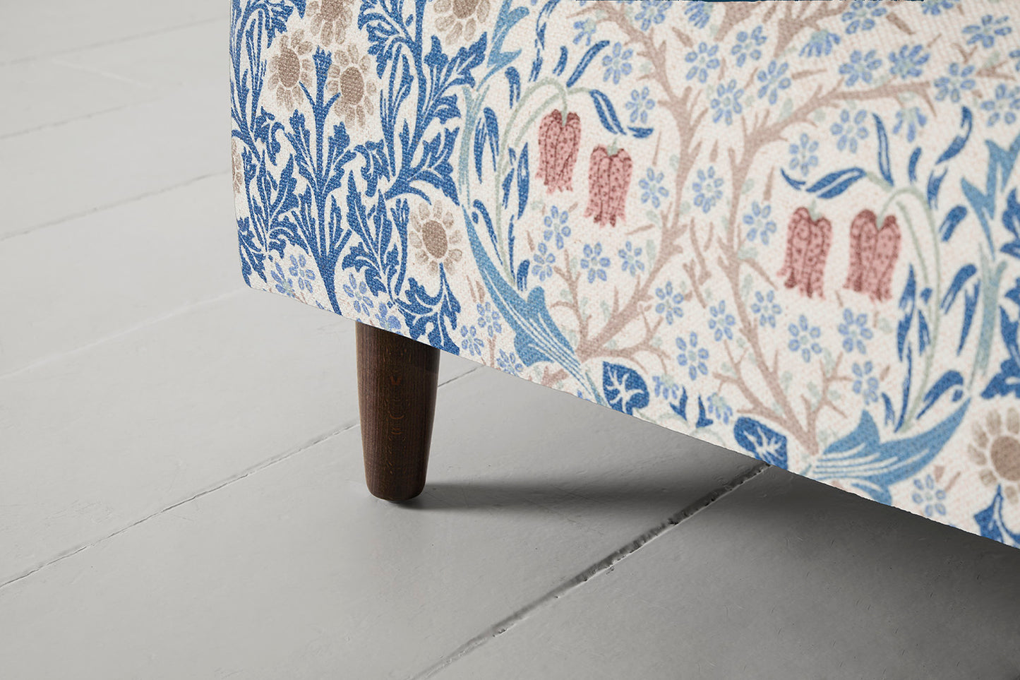 Model 05 Ottoman, Blackthorn
