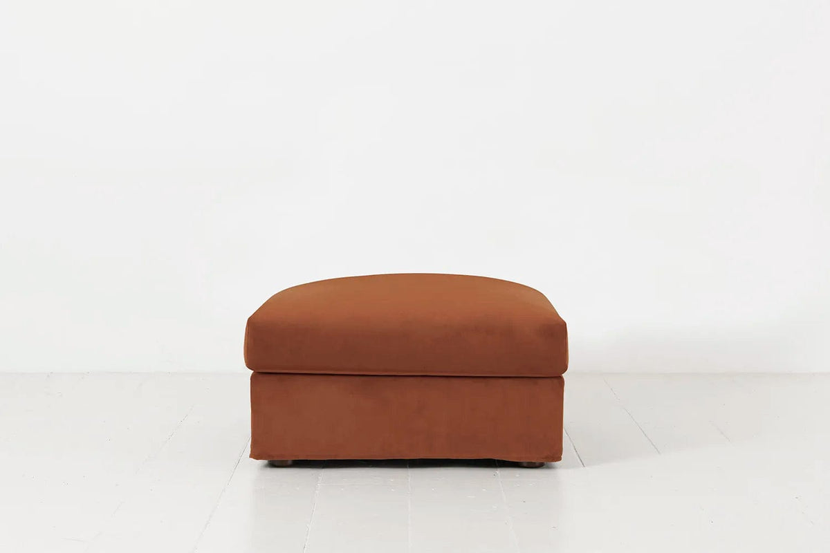 Model 06 Ottoman, Umber
