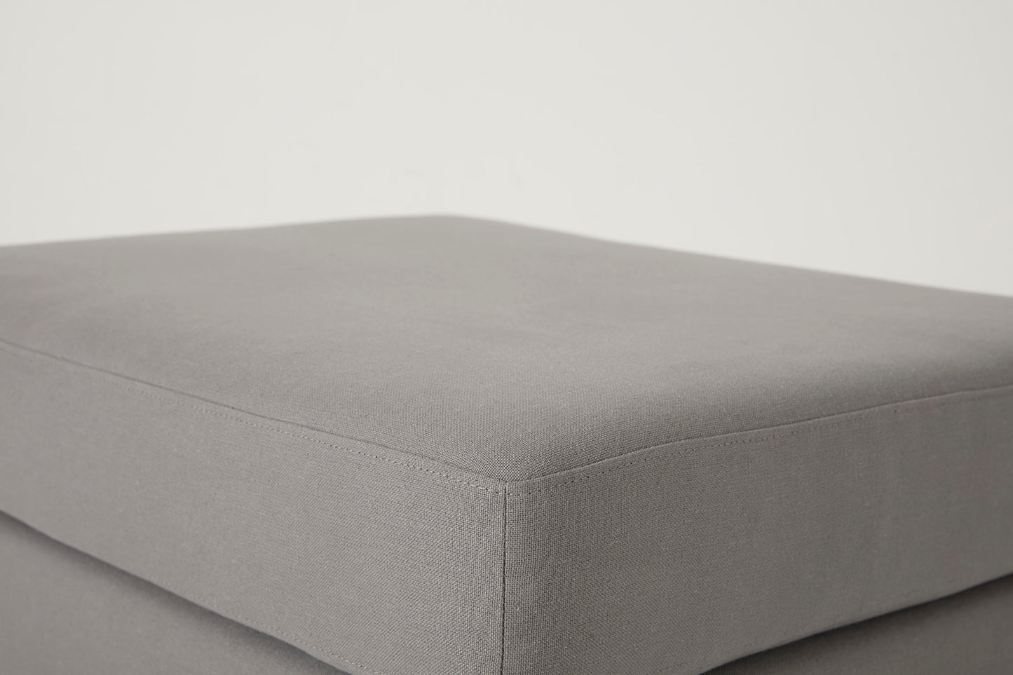 Model 08 Ottoman, Risso