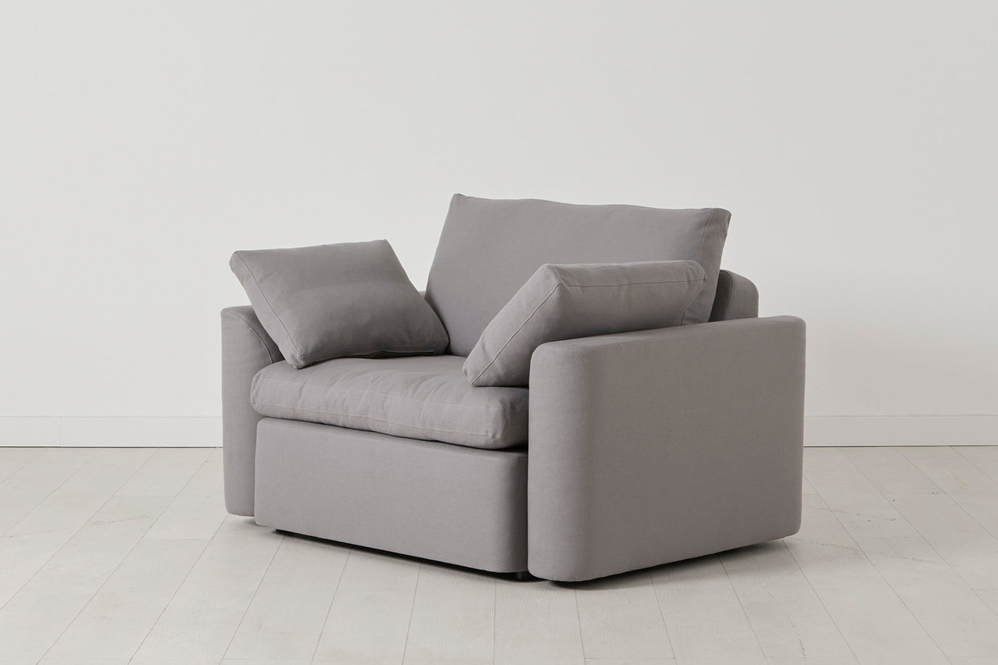 Model 13 Loveseat, Risso