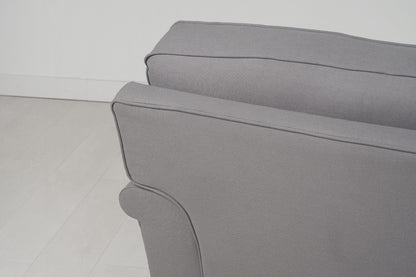 Model 15 Loveseat, Risso