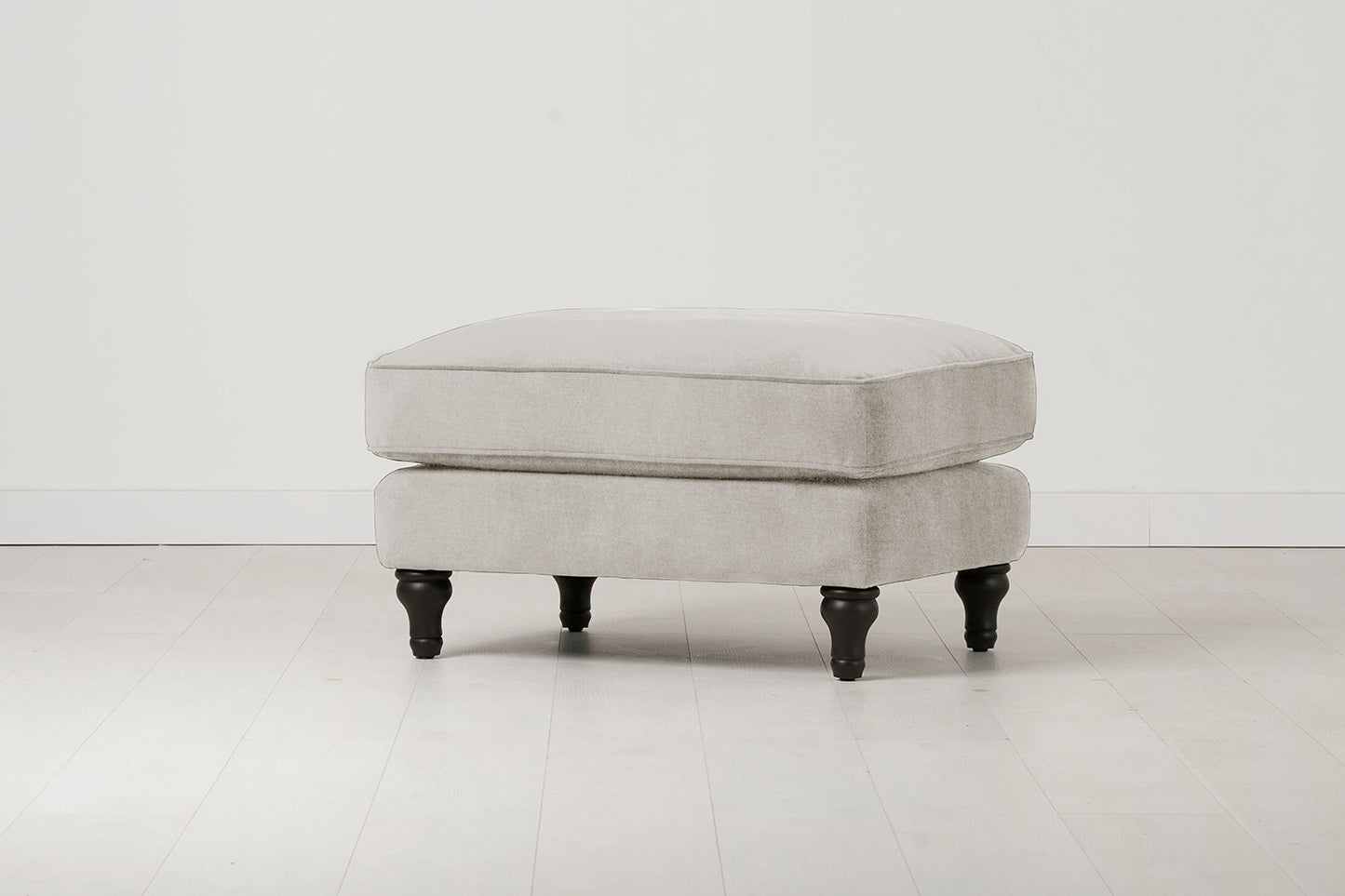 Model 15 Ottoman, Chalk