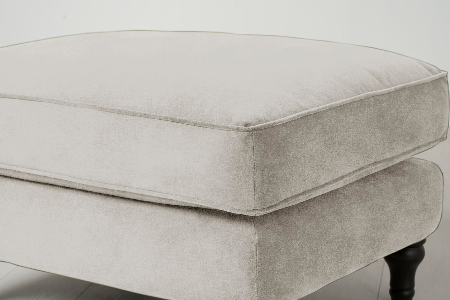 Model 15 Ottoman, Chalk