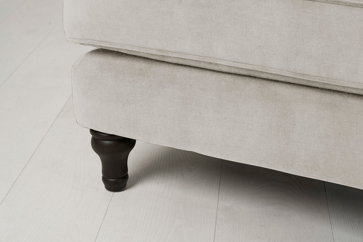 Model 15 Ottoman, Chalk