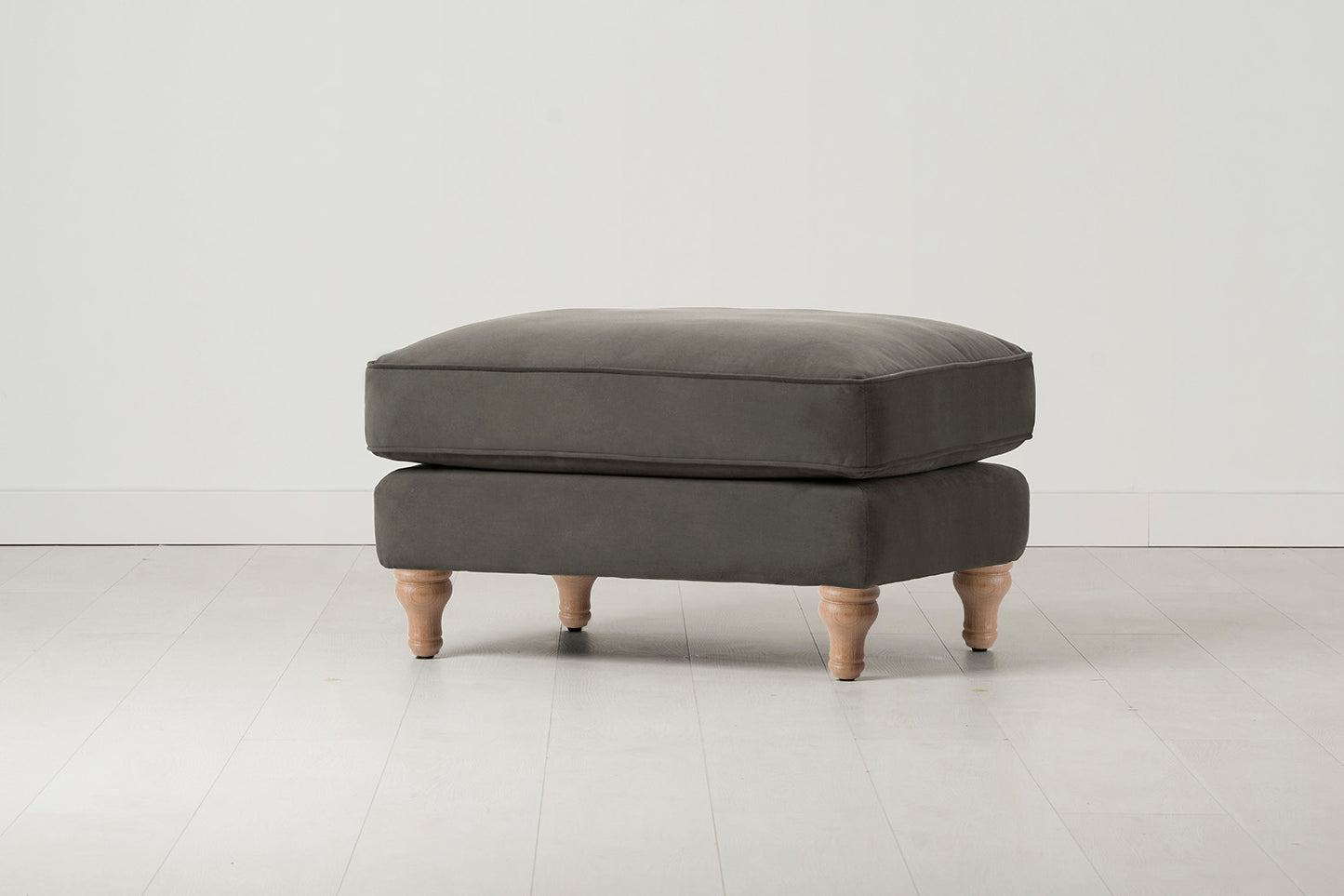 Model 15 Ottoman, Oak / Elephant