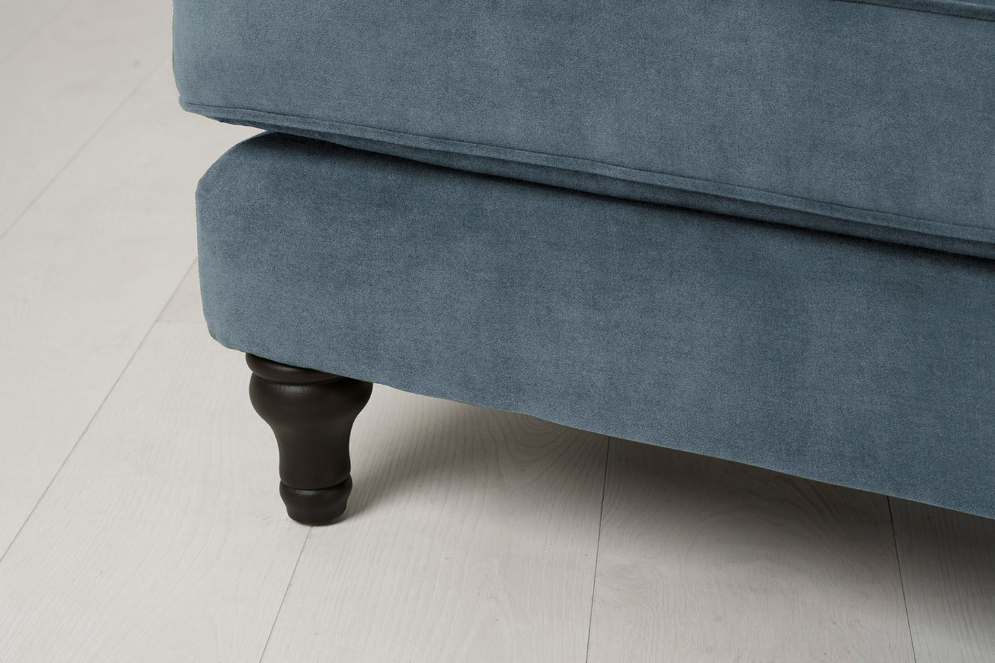 Model 15 Ottoman, Hydo