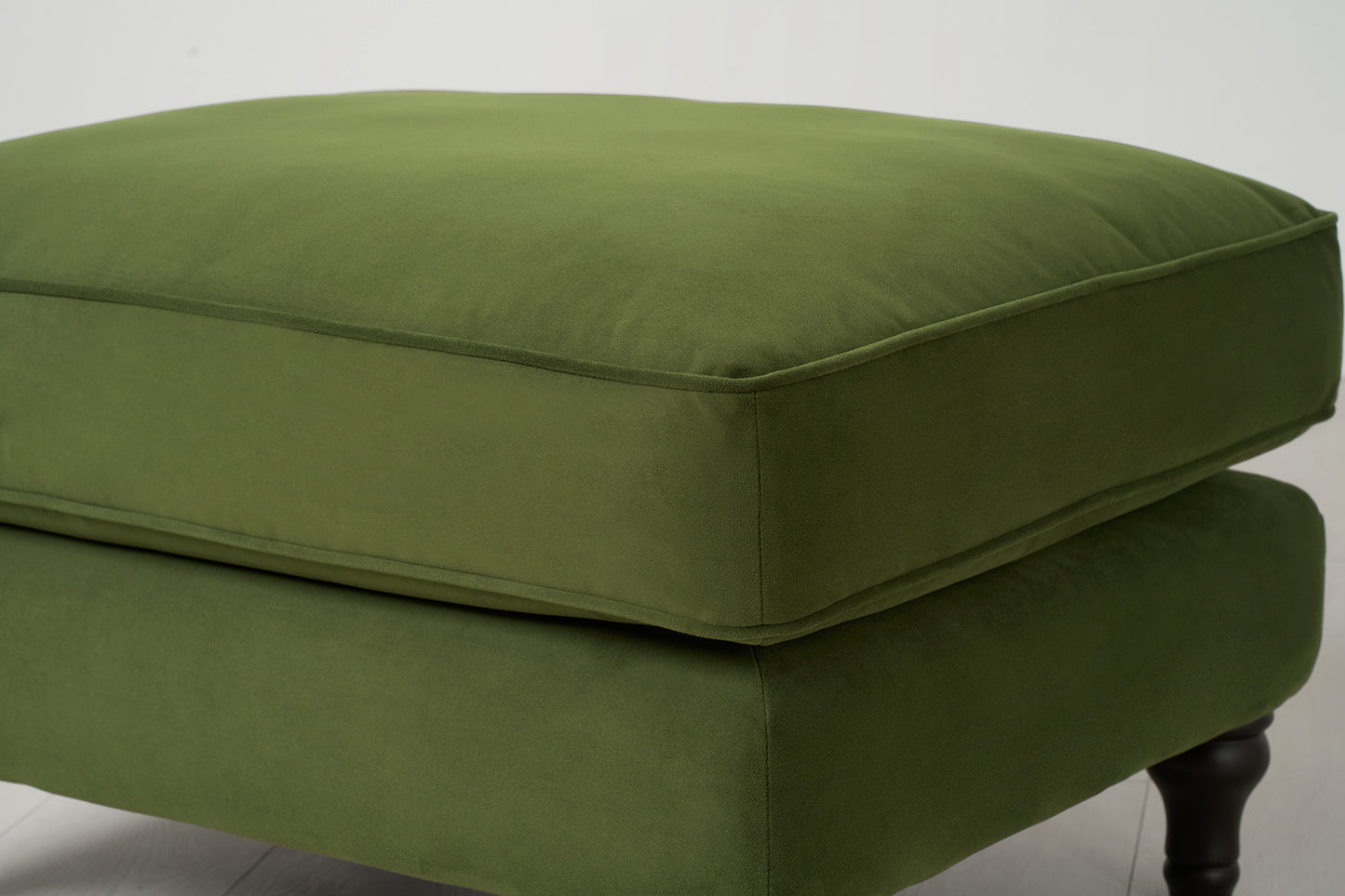 Model 15 Ottoman, Vine