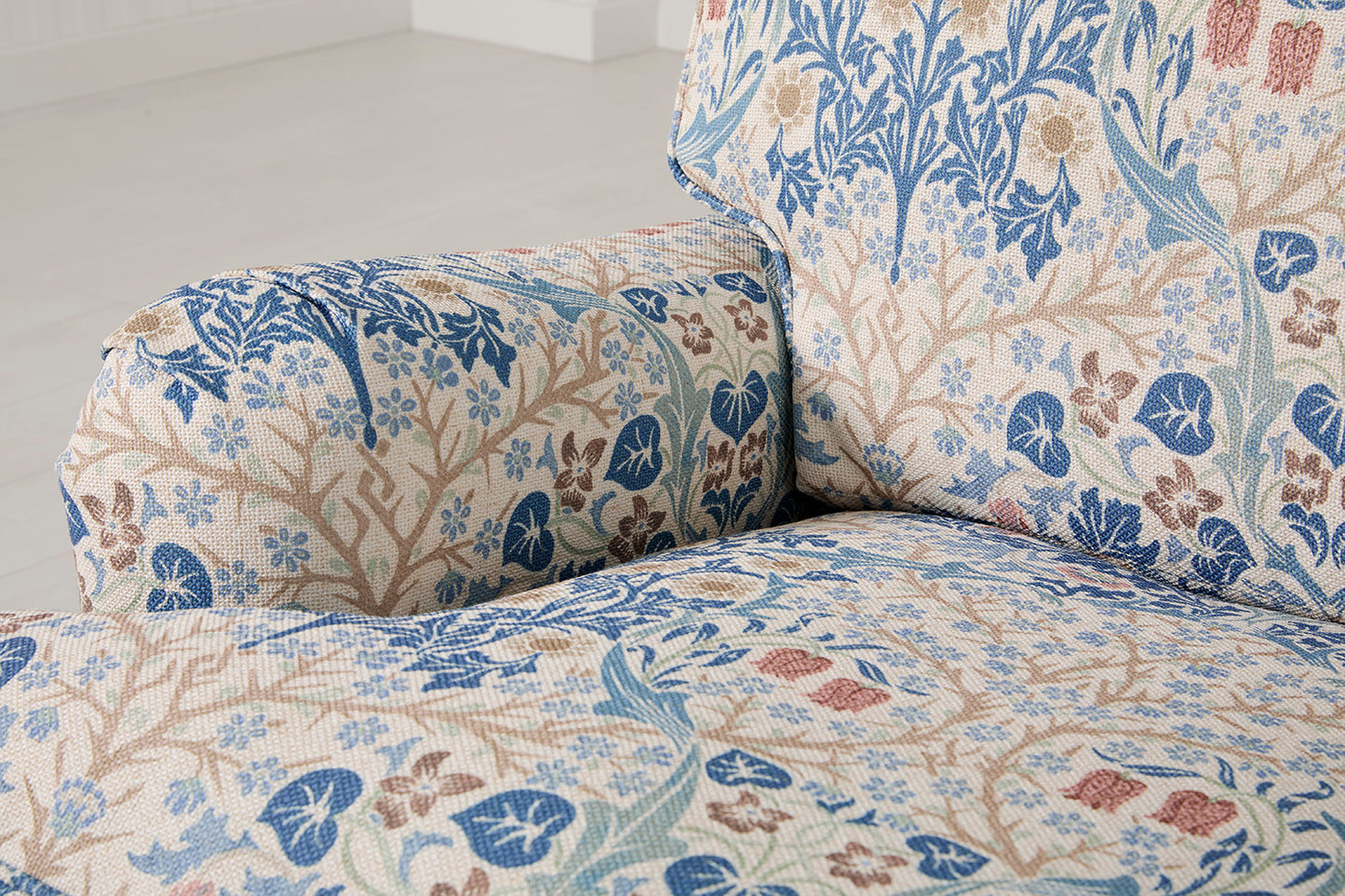Model 15 Loveseat, Blackthorn